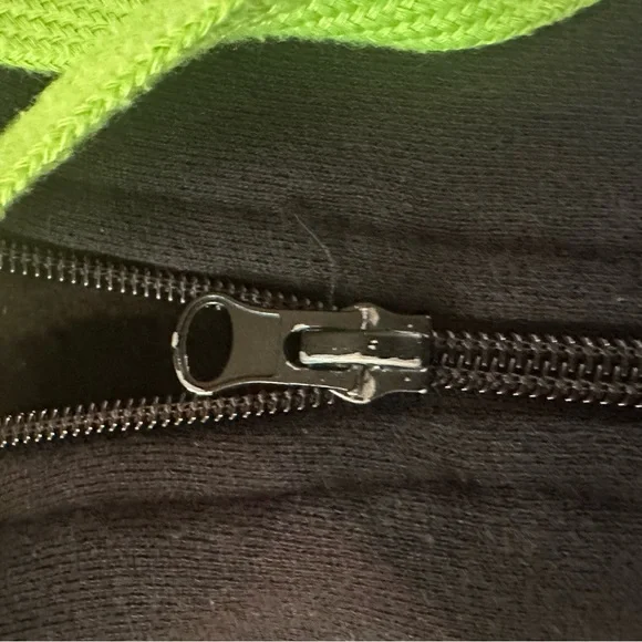 WICKED Musical Full Zip Embroidered Hoodie Size XL Green Black - Picture 9 of 10